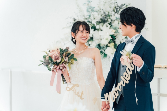 結婚したら保険は見直すべき？必要な保険と見直しのポイント